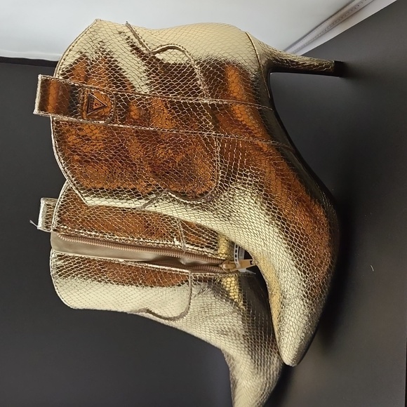 Guess gold metallic booties size 7 - Picture 2 of 4